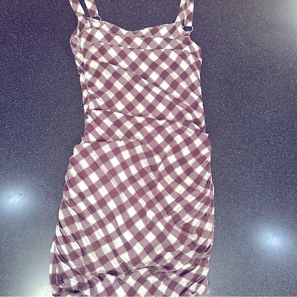 Urban Outfitters Purple and White Patterned ruched mini dress - Picture 4 of 7